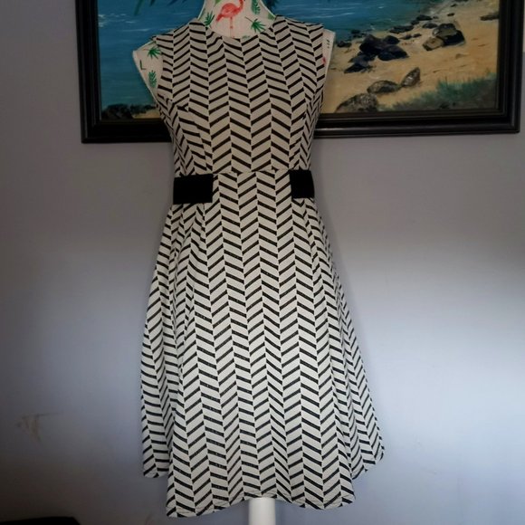 ASOS knee length black and white chevron stretch dress (Size 8) - Picture 2 of 4